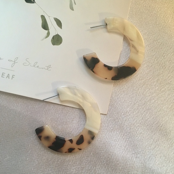 Ivory Leopard Acrylic Tortoise Shell Hoop Earrings - Picture 2 of 7